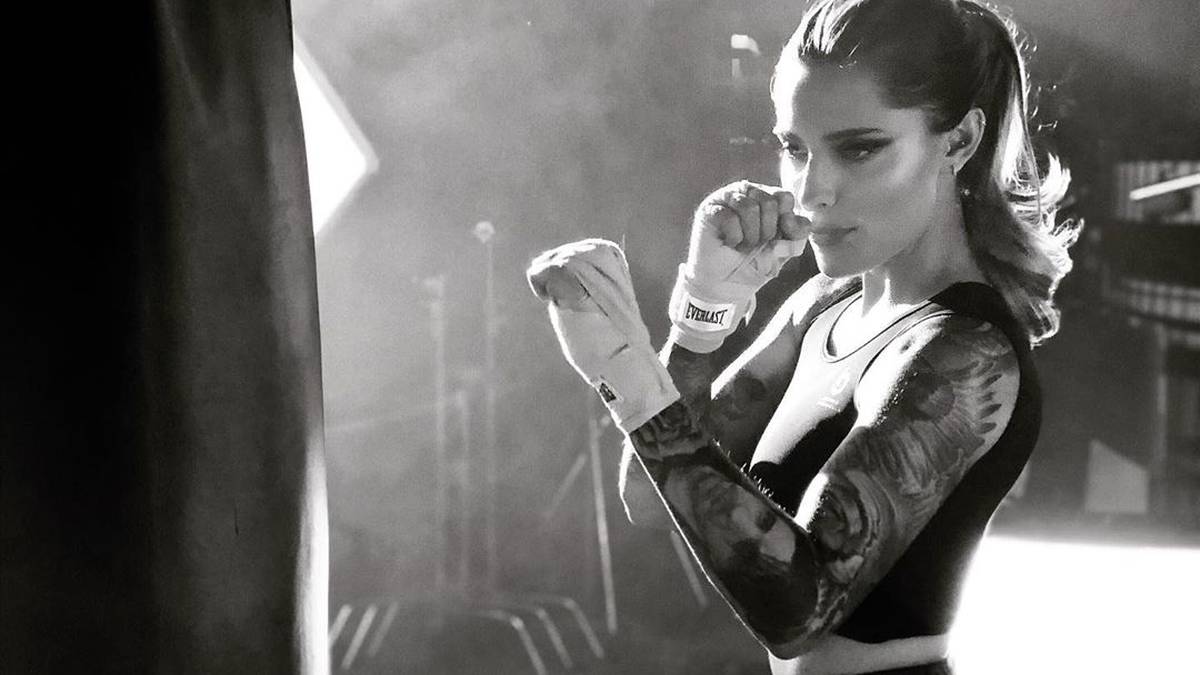 "Türkische Medien setzen eine Trennung in die Welt, erzählen darauf hin, Loris würde deswegen nur Party machen und nicht hart genug an sich arbeiten, erfinden darauf hin Zitate, die niemals stattgefunden haben. Zitatrecht? Gibbet hier nicht. Ich mache den Mist jetzt 15 Jahre und habe schon viel gelesen, erlebt und überzogene, lächerliche Artikel gehören mehr zu meiner alltäglichen Routine als mancher Leute ihr Morgenkaffee. Aber einfach irgendwas erfinden? Da werde selbst ich stutzig"