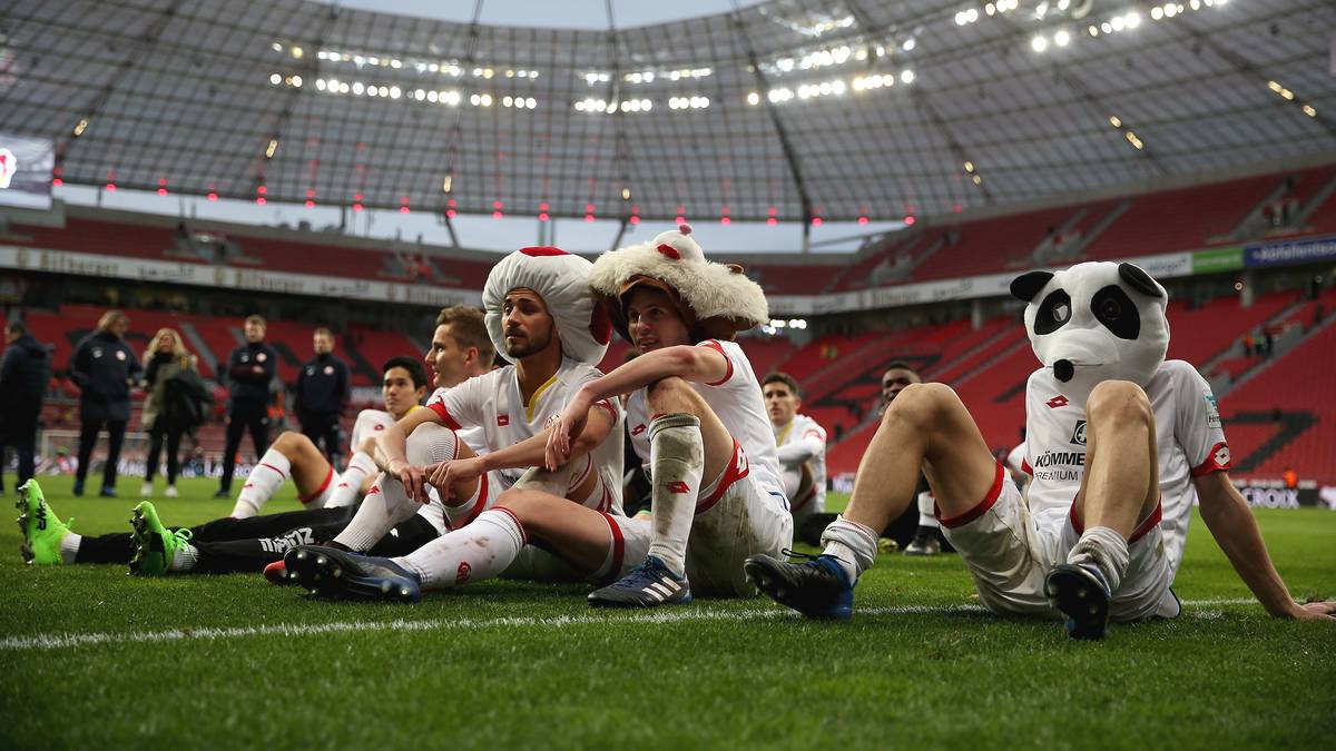 Die Mainzer Karnevalisten entern Leverkusen! Bayer kassiert am 22. Spieltag eine bittere Niederlage und muss zuschauen, wie die 05er im Leverkusener Stadion die Kostüme rausholen. SPORT1 zeigt die besten Bilder des 22. Spieltags