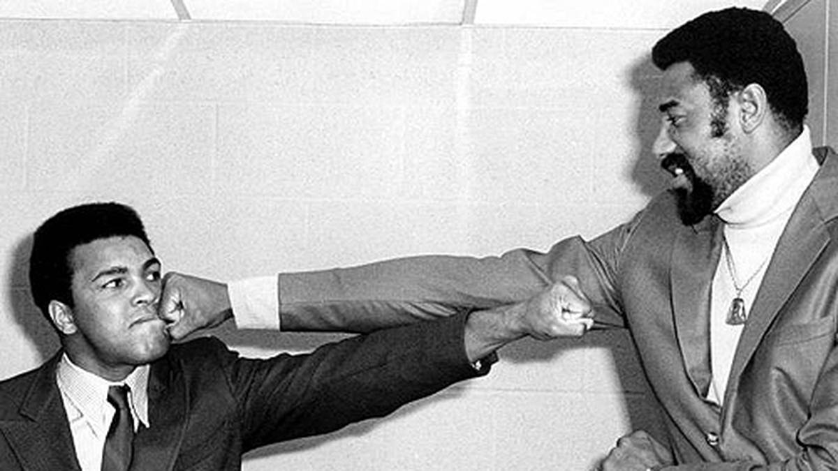 Ob Chamberlain gegen Muhammed Ali eine Chance gehabt hätte? Seine Vorteile liegen auf der Hand. Auch der "Champ" nimmt es mit Humor und stellt sich