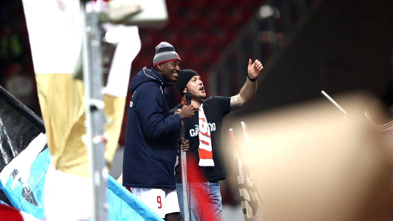 Jean-Philippe Mateta durfte in seiner Premieren-Saison schon zu den Mainzer Fans auf den Zaun