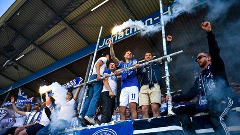 Tobias Kempe ist bei Darmstadt 98 eine Institution - bis jetzt. Gegen Regensburg läuft er zum letzten Mal für die Lilien auf und wird entsprechend gewürdigt und gefeiert.