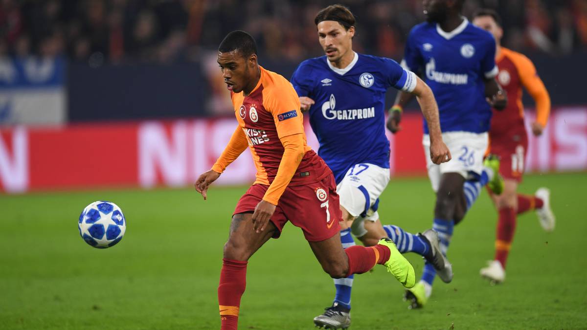 BENJAMIN STAMBOULI: Wie Nastasic ein sicherer Rückhalt mit guten offensiven Vorstößen. Sehr starke Zweikampf-Quote. SPORT1-Note: 2