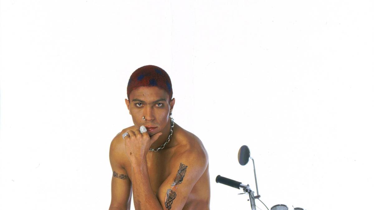 Elber belebte die Liga auch durch extrovertierte Auftritte - 1999 ließ er sich nackt auf einem Motorrad ablichten