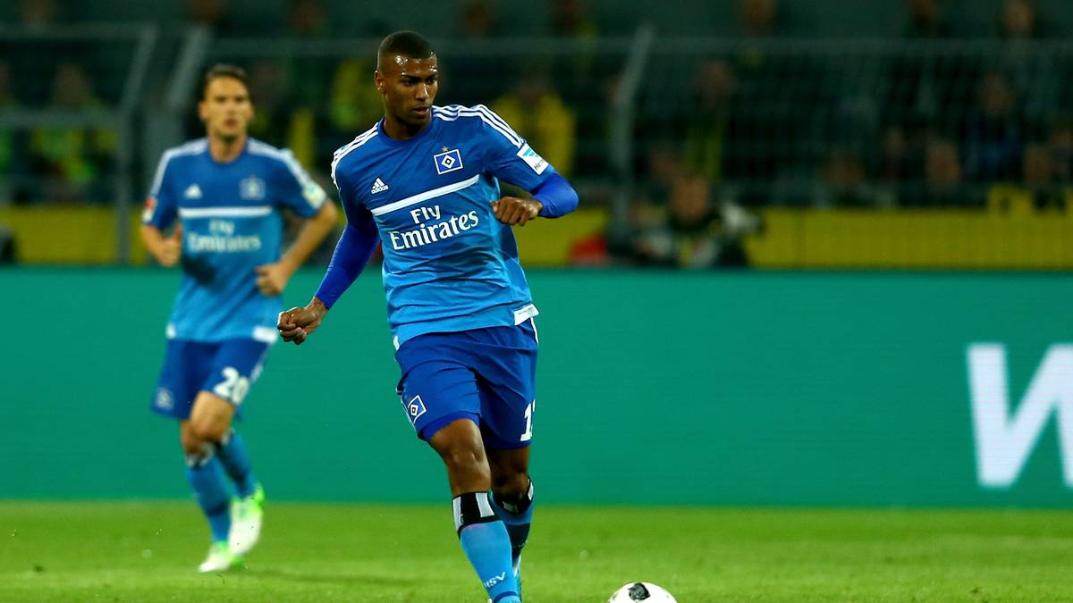 WALACE (2016) – Der Brasilianer kommt für die Rekordsumme von knapp 9,5 Millionen Euro nach Hamburg. Selten lässt der Sechser seine Klasse aufblitzen und so verlässt der 24-Jährige nach 30 Pflichtspielen und dem Abstieg in Liga zwei die Hanseaten in Richtung Hannover