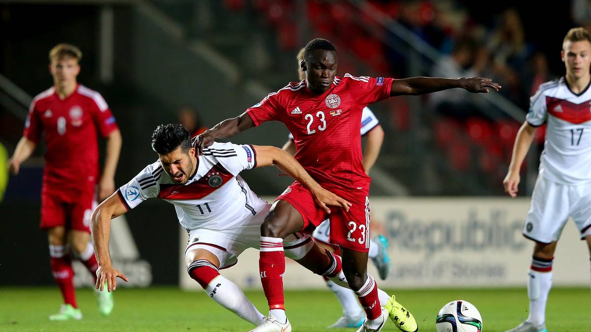 EMRE CAN (bis 77. Minute): Lässt sich nach der schwachen Anfangsphase erst mal tiefer fallen, um dem deutschen Spiel mehr Sicherheit zu verleihen. Mit perfektem Zuspiel auf Volland vor dem 1:0, danach nicht mehr ganz so auffällig - SPORT1-Note: 2,5