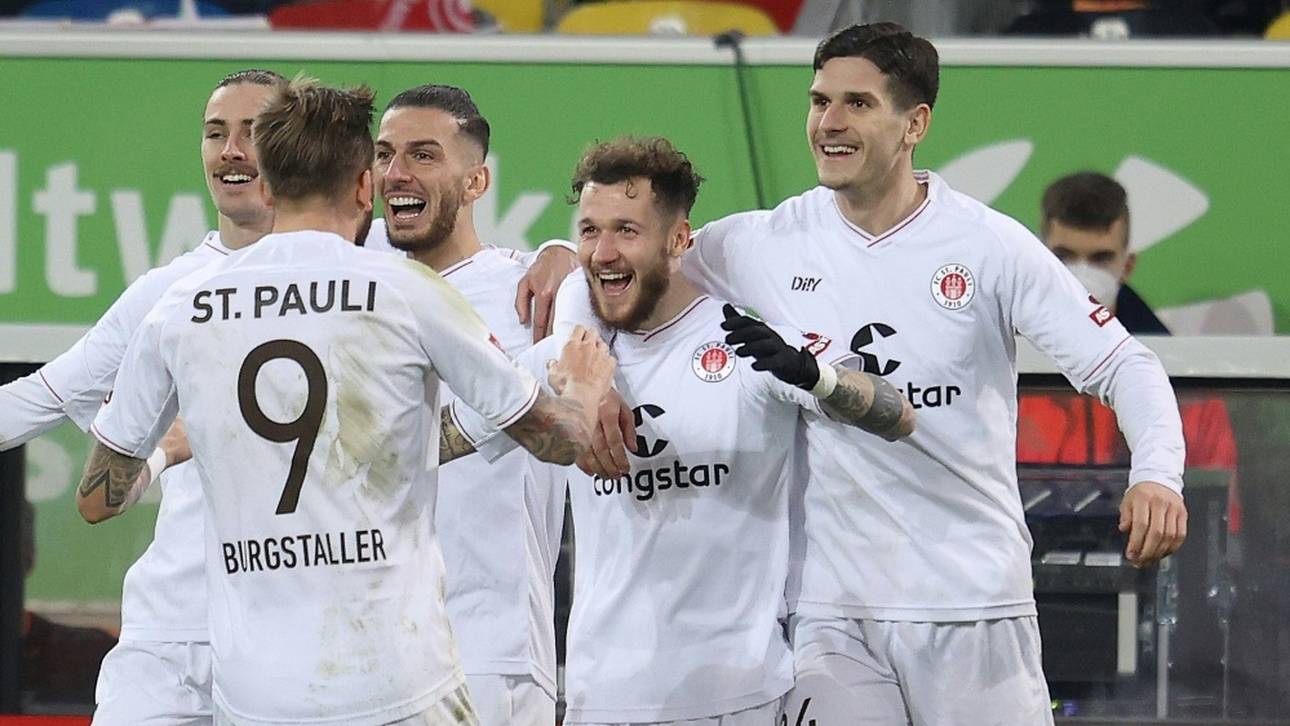 St. Pauli zieht mit Spitzenreiter gleich
