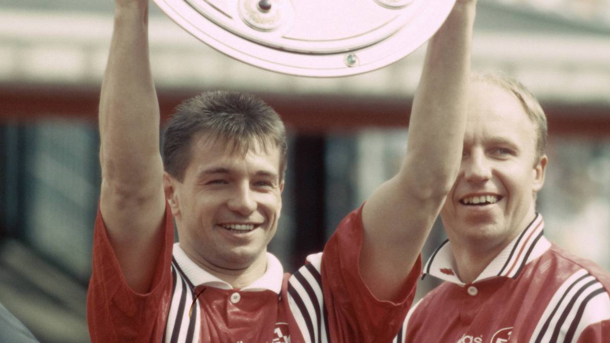 Unvergessen: Pavel Kuka (l.) und Miroslav Kadlec freuen sich im Mai 1998 im Hamburger Volksparkstadion über den Gewinn der deutschen Meisterschaft mit Aufsteiger 1. FC Kaiserslautern