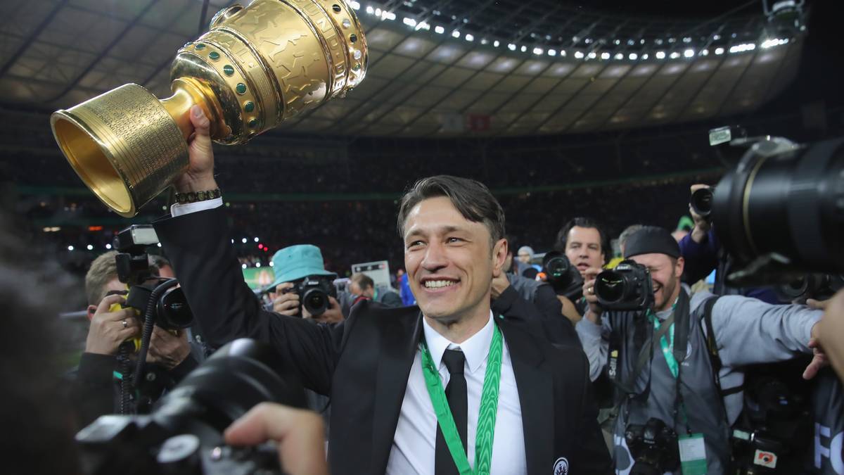 NIKO KOVAC: Mit dem glanzvollen DFB-Pokalsieg auf der Visitenkarte gekommen - und das ausgerechnet gegen Finalgegner Bayern - sind die Münchner im Sommer über ihre Trainer-Verpflichtung voll des Lobes. Noch im September erklärt Vorstandsboss Karl-Heinz Rummenigge deshalb: "Ich finde es sehr gut, wie er bisher den Job interpretiert. Er macht es mit großer Sympathie"