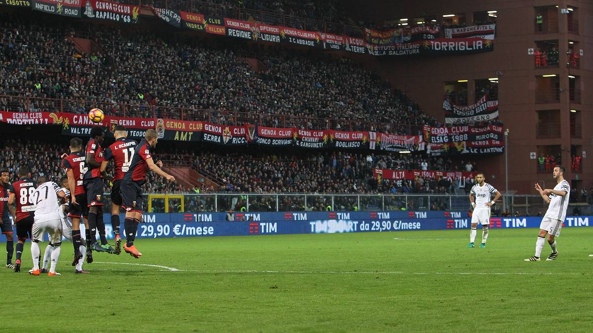 PLATZ 18 - MIRALEM PJANIC: Der Juve-Stratege verfügt ebenfalls über einen feinen Fuß. "Miralem schießt auf eine andere Art und Weise als die restlichen Fußballer", sagte einst niemand geringerer als Juninho über seinen damaligen Teamkollegen bei Olympique Lyon