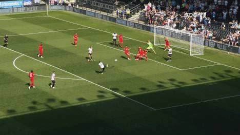 Die Vorbereitungen auf die neue Bundesliga-Saison könnten beim Relegations-Sieger Hertha BSC besser laufen: Das Testspiel gegen den englischen Drittligisten Derby County verliert der Hauptstadtklub 1:0.