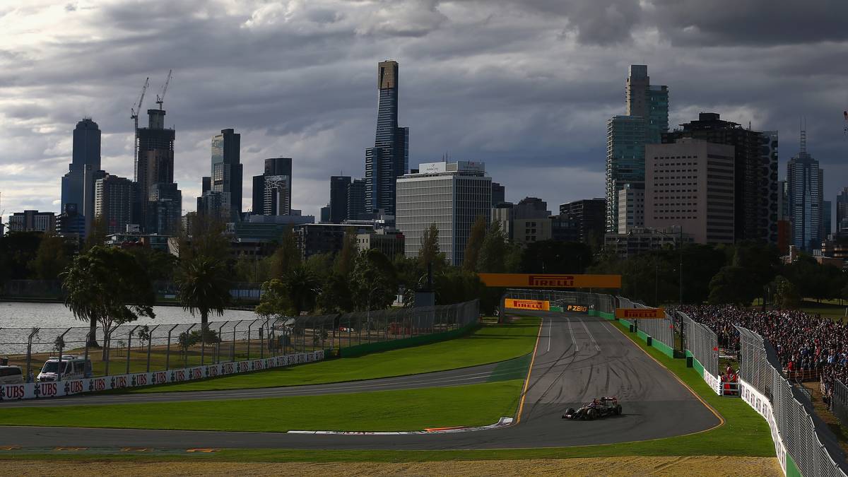 MELBOURNE/AUSTRALIEN, 15. März: Die Formel 1 macht 2015 – wie auch in den letzten Jahren meistens üblich – den Auftakt in Melbourne. Letztes Jahr gewann dort Nico Rosberg. Zu absolvierende Distanz: 307 Kilometer