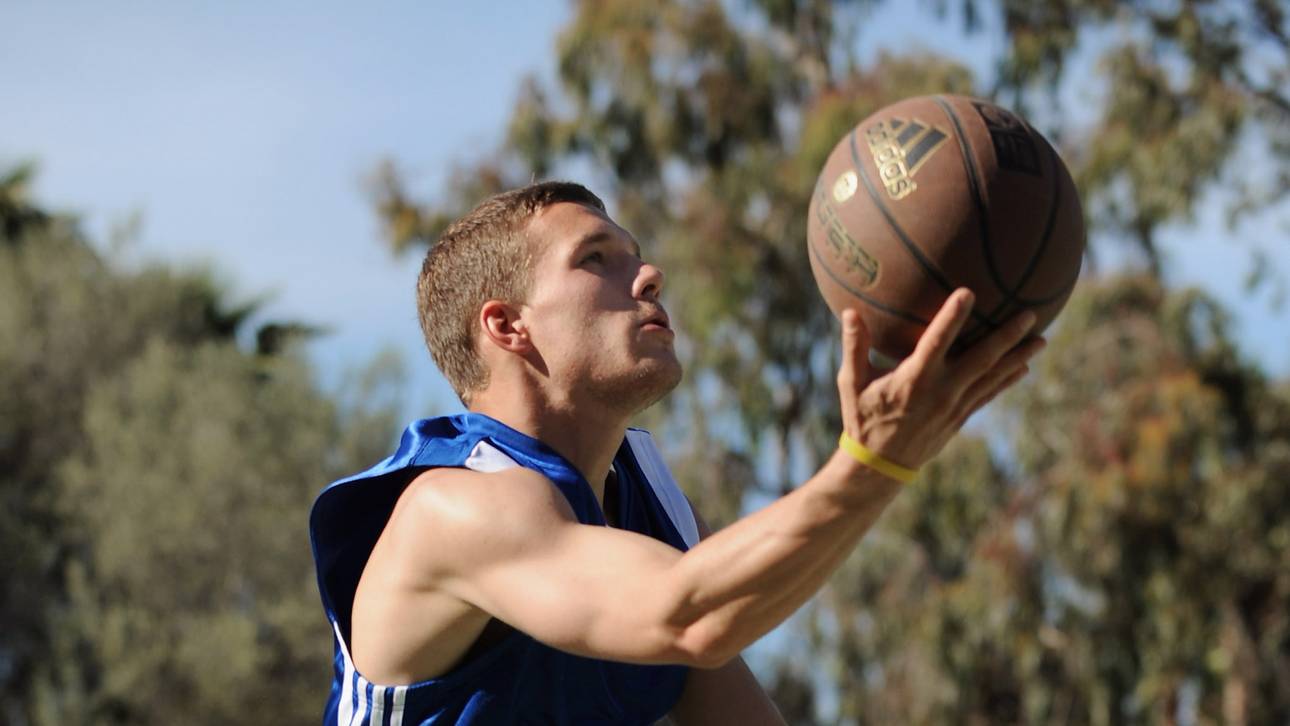 Podolski-Klub feiert Aufstieg