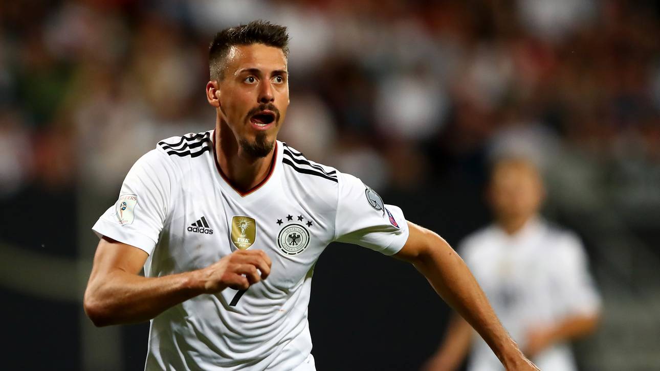 Duo stürmt gegen Australien