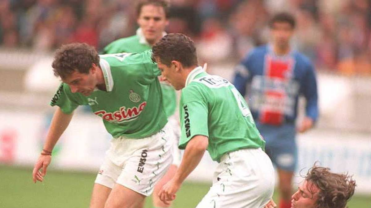 Blancs (l.) Spitznamen "Le Président" bekam er übrigens schon bei HSC Montpellier, wo seine Karriere begann. Blanc war unter anderem auch für den FC Barcelona, Inter Mailand und Manchester United aktiv. In Frankreich spielte er neben Saint-Étienne auch für Olympique Nîmes, AJ Auxerre und Olympique Marseille