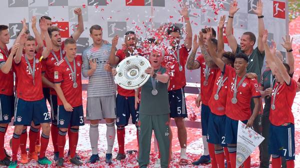 Bayern Munich's German head coach Jupp Heynckes lifts the trophy during the celebration for the 28th German football championship after the German first division Bundesliga football match FC Bayern Munich vs VfB Stuttgart in Munich, southern Germany, on May 12, 2018. (Photo by Guenter SCHIFFMANN / AFP) / RESTRICTIONS: DURING MATCH TIME: DFL RULES TO LIMIT THE ONLINE USAGE TO 15 PICTURES PER MATCH AND FORBID IMAGE SEQUENCES TO SIMULATE VIDEO. == RESTRICTED TO EDITORIAL USE == FOR FURTHER QUERIES PLEASE CONTACT DFL DIRECTLY AT + 49 69 650050        (Photo credit should read GUENTER SCHIFFMANN/AFP via Getty Images)