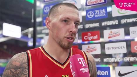 Das DBB-Team zeigt gegen die USA eine überragende Leistung. Daniel Theis lobt nach dem Spiel die gesamte Mannschaft. 