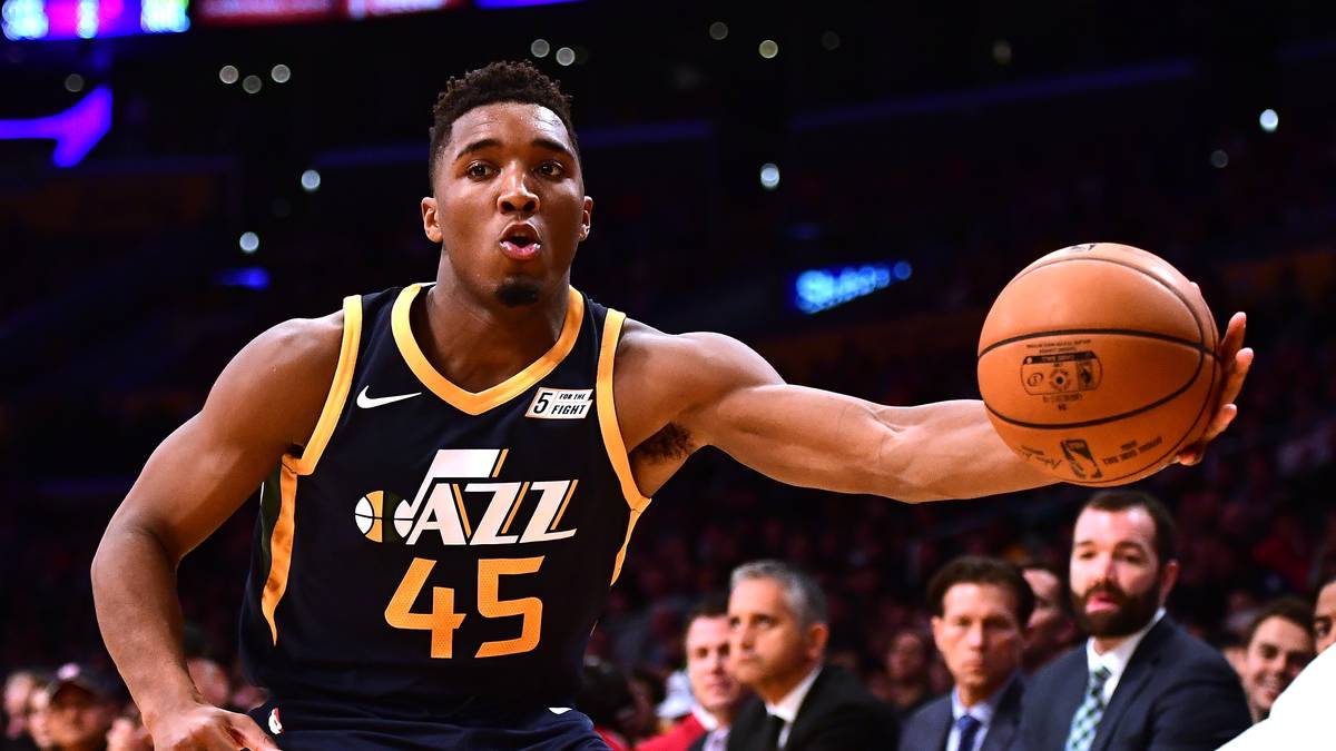 PLATZ 6 - UTAH JAZZ: Seit dem All-Star-Break ist Utah eines der besten Teams der Liga. Rookie Donovan Mitchell (Bild) ist kaum zu stoppen und würde wohl den Rookie-of-the-year-Award mit nach Hause nehmen, wenn da nicht Ben Simmons wäre. Auch Spielmacher Ricky Rubio hat sich inzwischen an das System Utahs gewöhnt und gibt die Spielzüge vor