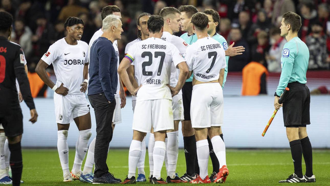 Christian Streich stellte Schiedsrichter Daniel Schlager zur Rede