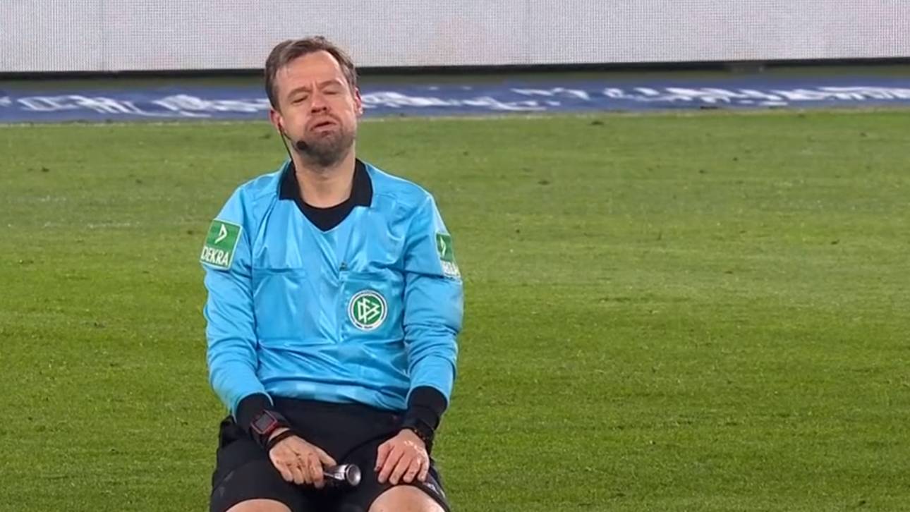 Schiri Schmidt bleibt die Luft weg