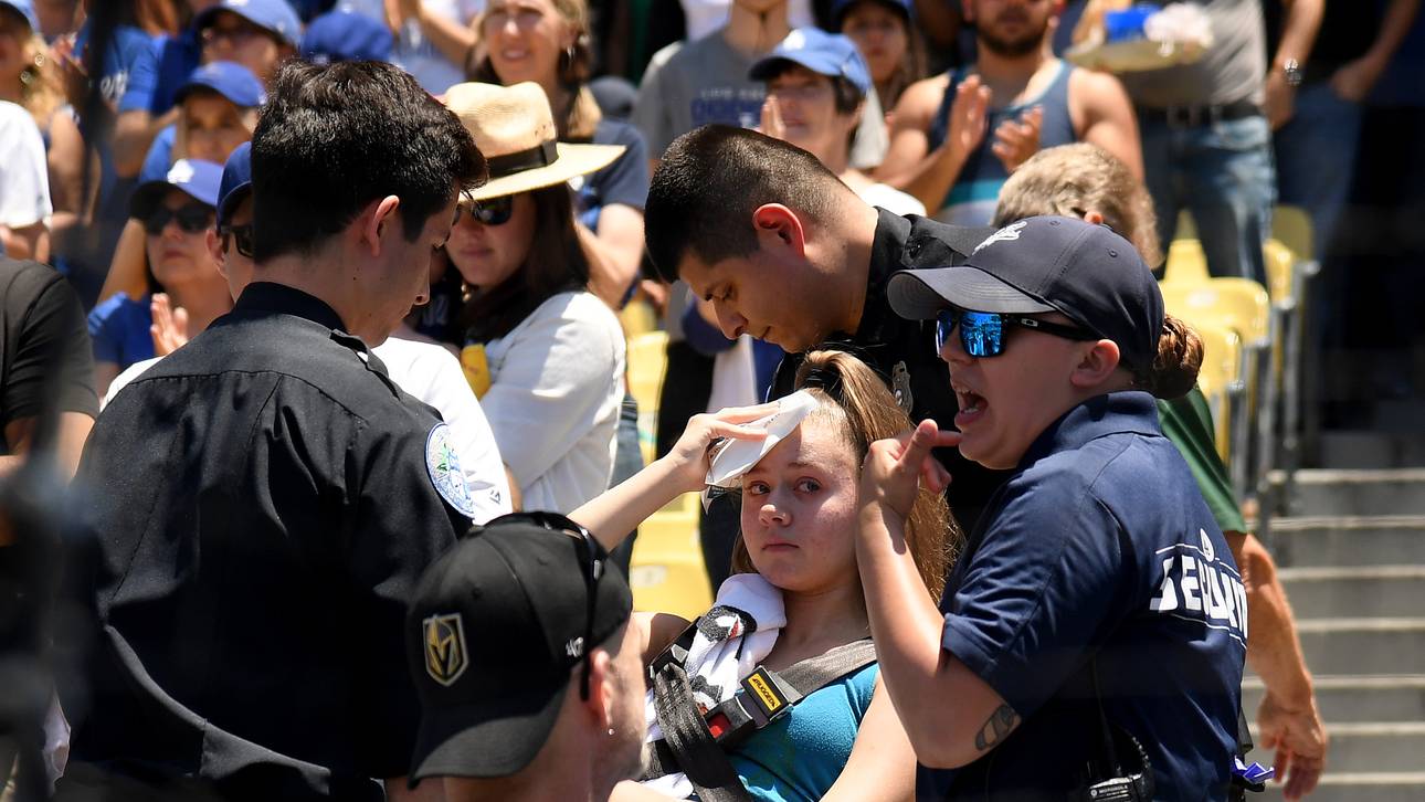 MLB-Star trifft Frau am Kopf