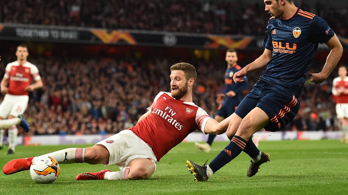 Platz 4 - SHKODRAN MUSTAFI: Das Podium verpasst der Innenverteidiger nur knapp, mit 41 Millionen Euro Ablösesumme ist er allerdings immer noch der teuerste deutsche Abwehrspieler aller Zeiten. Beim FC Arsenal ist Mustafi allerdings nicht unumstritten