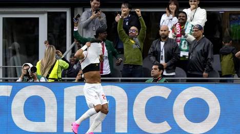 Nach dem 0:0 gegen Saudi-Arabien müssen die Spieler von Kap Verde nach dem Abpfiff noch zittern und erfahren dann über das Handy von der WM-Sensation.