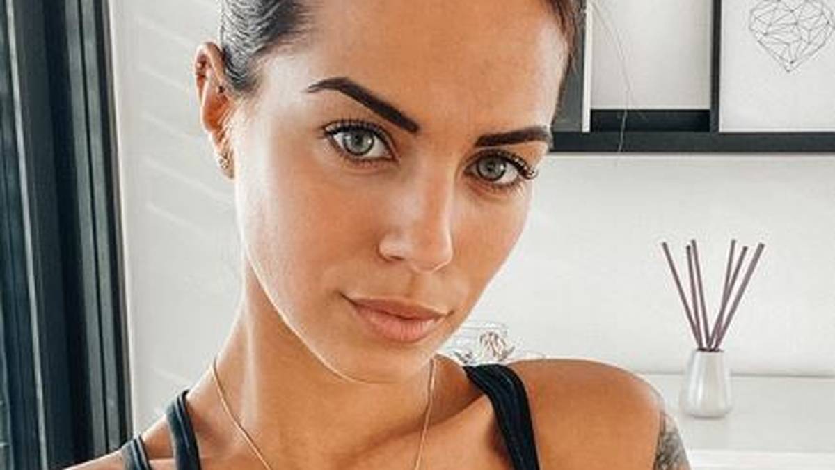 Roman Bürkis Liebe hält offenbar jedem Blick stand - Marlen Valderrama-Alvaréz fixiert ihr Spiegelbild