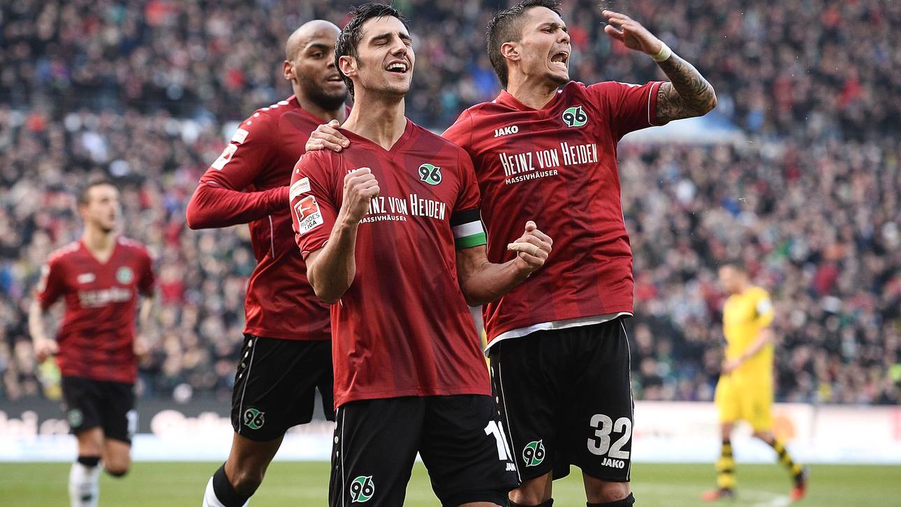 Hannover 96 v Borussia Dortmund - Bundesliga