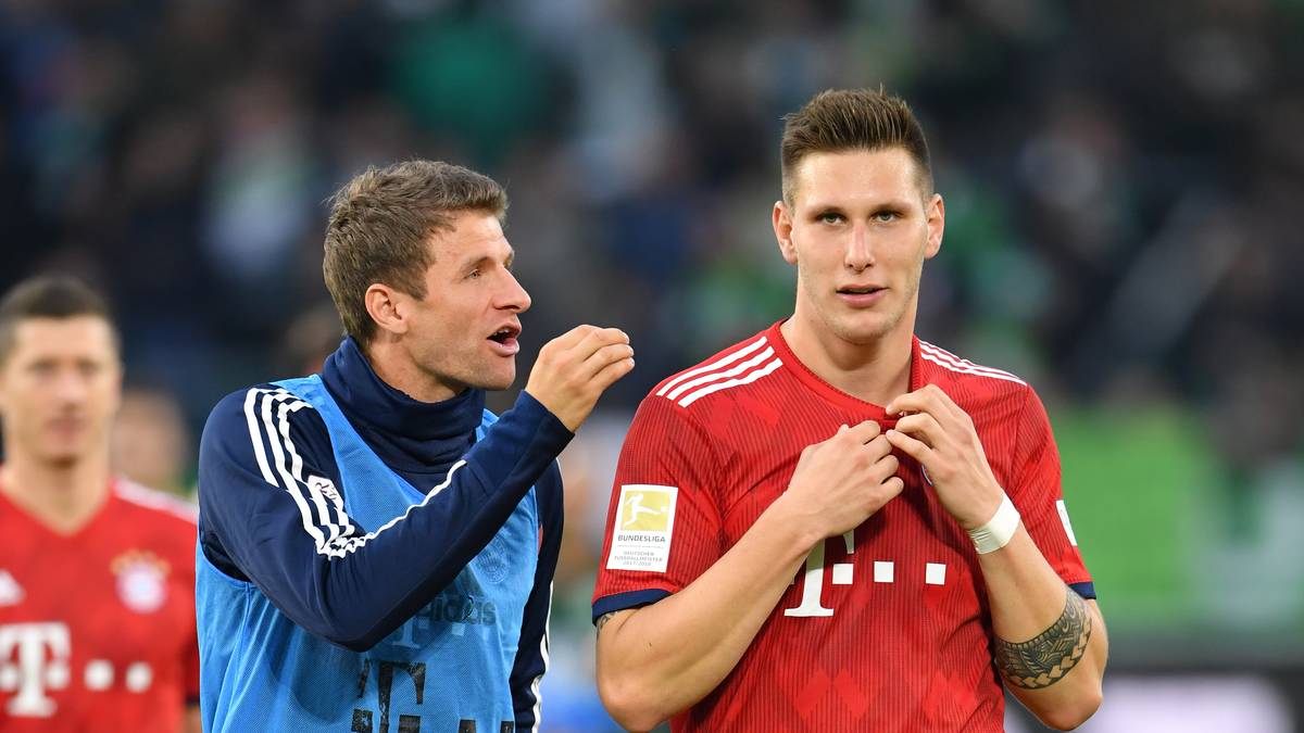 21. OKTOBER: Nach dem 3:1-Sieg in Wolfsburg kehrt etwas Ruhe ein. Niklas Süle stellt sich klar hinter Kovac.  "Wir stehen zum Trainer und haben auch in den ersten sieben Spielen zum Trainer gestanden, als der Trainer und wir auch hochgejubelt wurden."