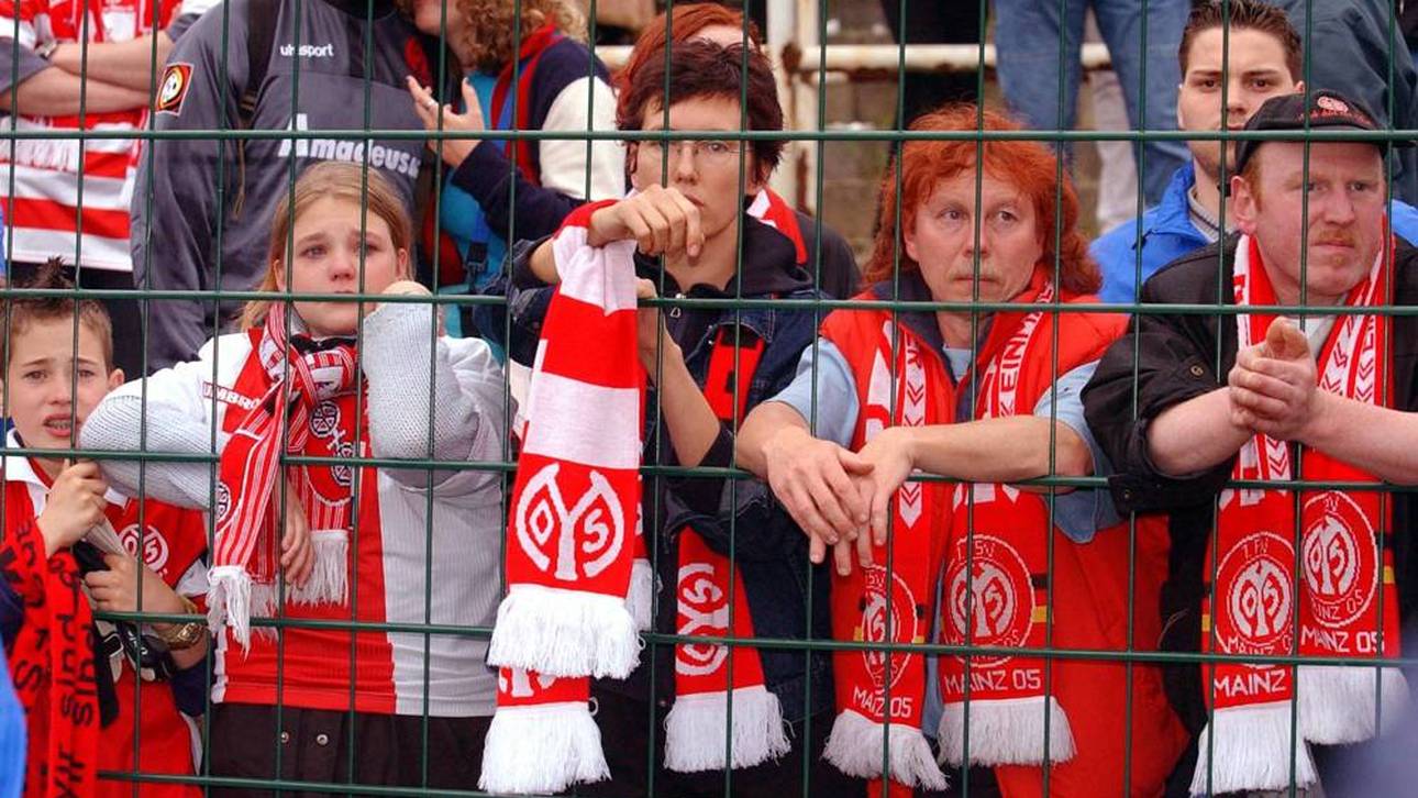 Enttäuschte Mainzer Fans an der Alten Försterei