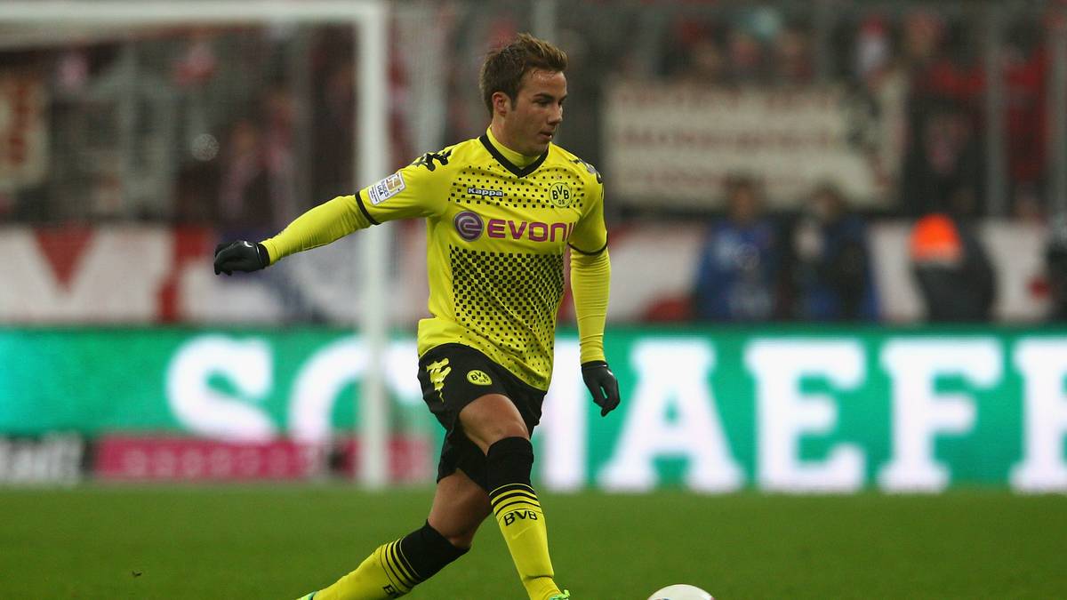 Den ersten Muskelfaserriss zieht sich Götze als Jungspund zu. Im März 2010 fehlt er 18 Tage, muss zwei Spiele aussetzen. In der folgenden Saison bleibt er fit, schwingt sich zum Nationalspieler auf