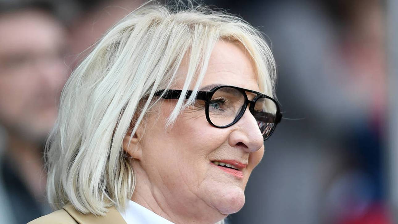 Claudia Weigl-Banach, Witwe von Maurice Banach, beim Benefizspiel in Köln 2023