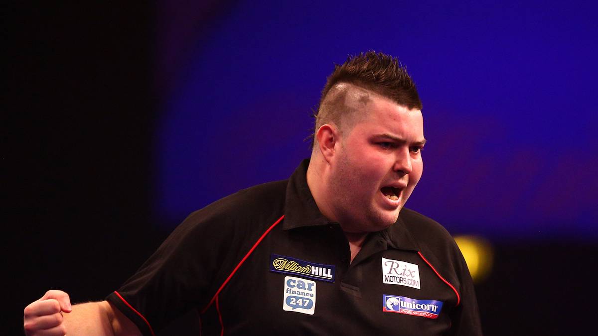 Das sagt Elmar Paulke: "Bei einem Major wartet Michael Smith noch auf seinen ersten großen Erfolg. Jeder weiß: Wenn er einen Lauf kriegt, kann er alle schlagen. Er wird irgendwann einen Klick-Moment kriegen, vielleicht schon bei dieser Weltmeisterschaft. Es ist eine Frage der Zeit, bis er sein Potenzial voll ausschöpft"