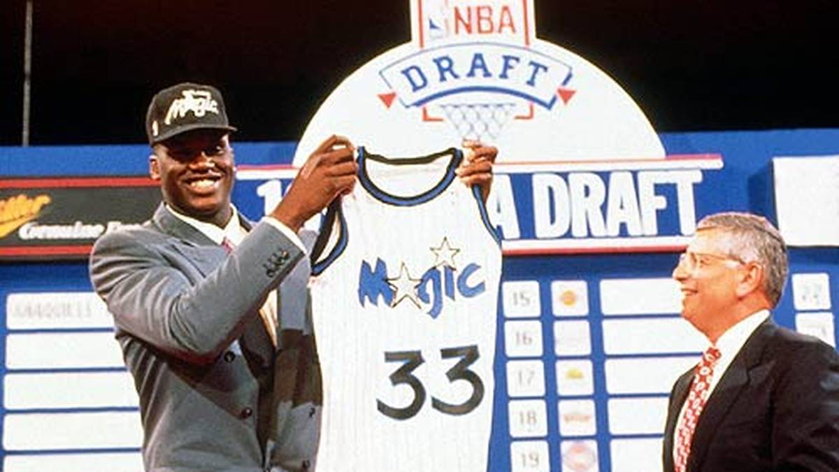 Bereits vor seinem ersten NBA-Spiel ist das "Riesen-Baby" ein Star. Beim Draft 1992 wählen ihn die Orlando Magic an erster Stelle