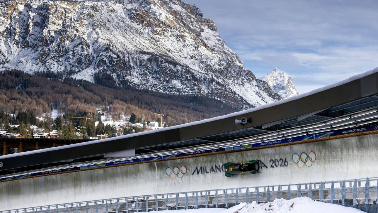 Die Bob-Bahn in Cortina vor dem Alpenpanorama