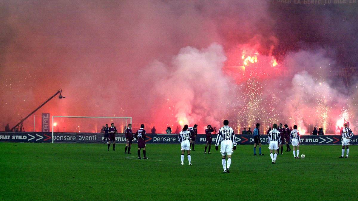 FC TURIN GEGEN JUVENTUS: Auch im Turiner Stadtderby geht es zwischen dem FC und Juventus geht es heiß her. Das "Derby della Mole" ist benannt nach dem Turiner Wahrzeichen, der Mole Antonelliana