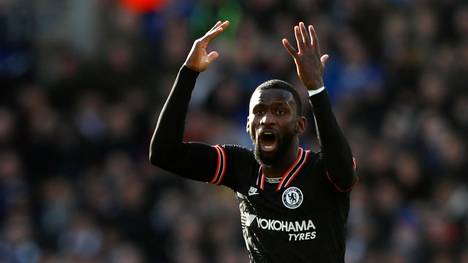 Nationalspieler Antonio Rüdiger sieht Fußball-Profis in der Debatte um einen Gehaltsverzicht in der Corona-Krise zu Unrecht in der Kritik.