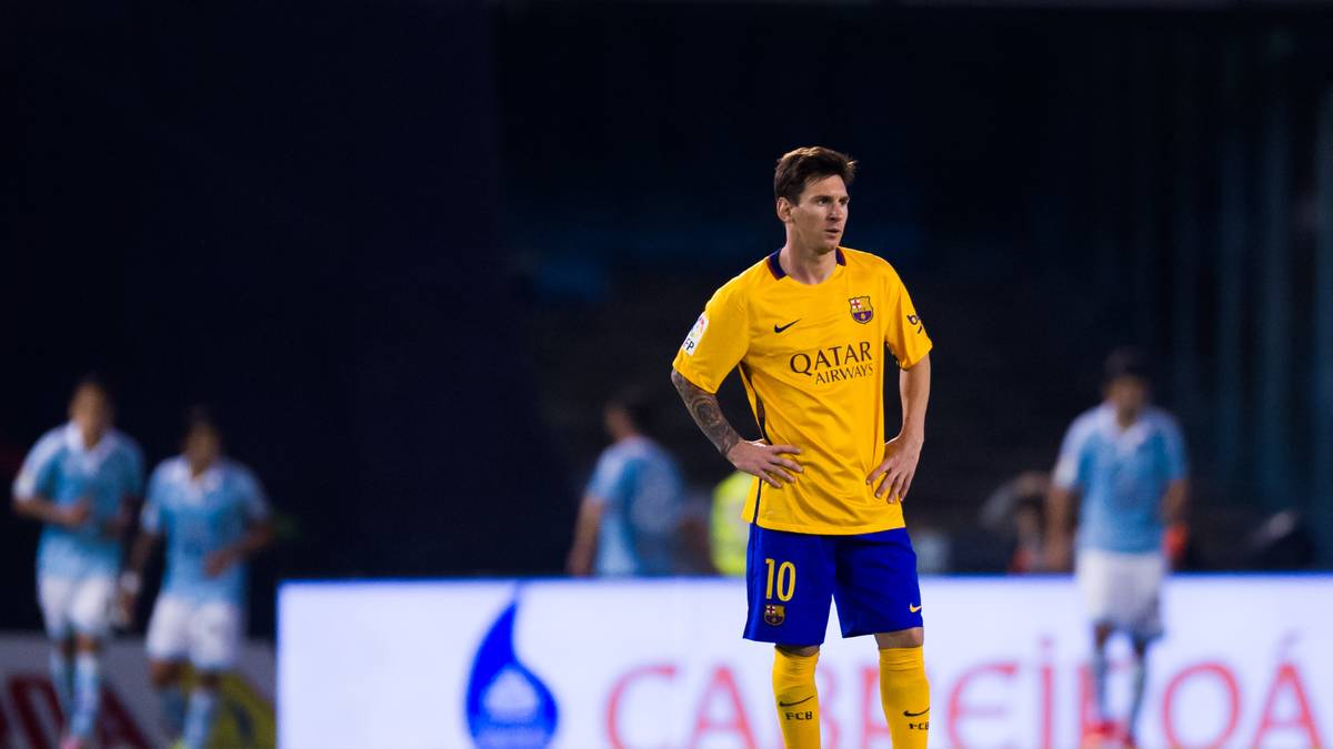 LIONEL MESSI (FC Barcelona): Der Superstar weg aus Barcelona? Fast nicht zu glauben. Dennoch ranken sich hartnäckig Gerüchte um einen Wechsel des Argentiniers in die Premier League. Angeblich lerne Messi sogar schon fleißig Englisch. SPORT1-Prognose: Mag ja sein, aber Barca wird ihn für kein Geld der Welt ziehen lassen