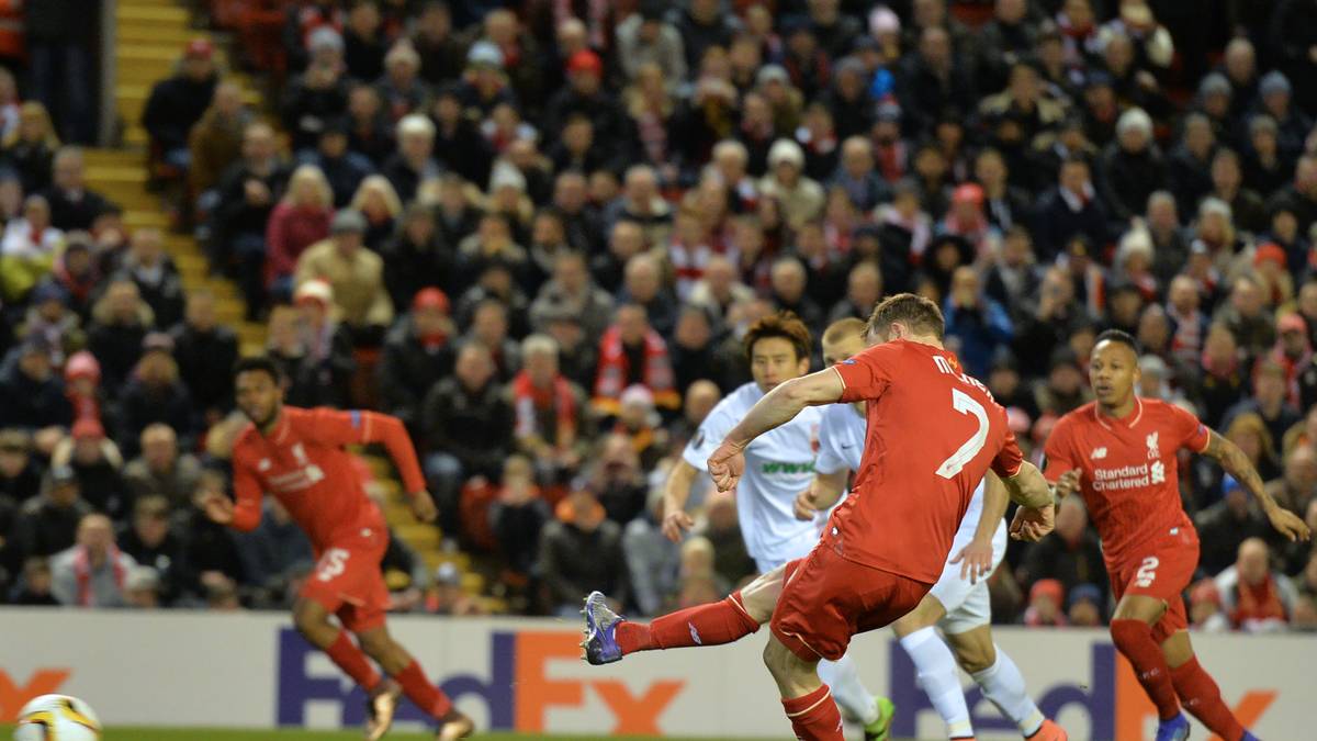 Liverpool geht durch einen Elfmeter von James Milner in Führung. Die Vorgeschichte: Dominik Kohr bekommt nach einer Flanke den Ball an die Hand. Sehr unglücklich