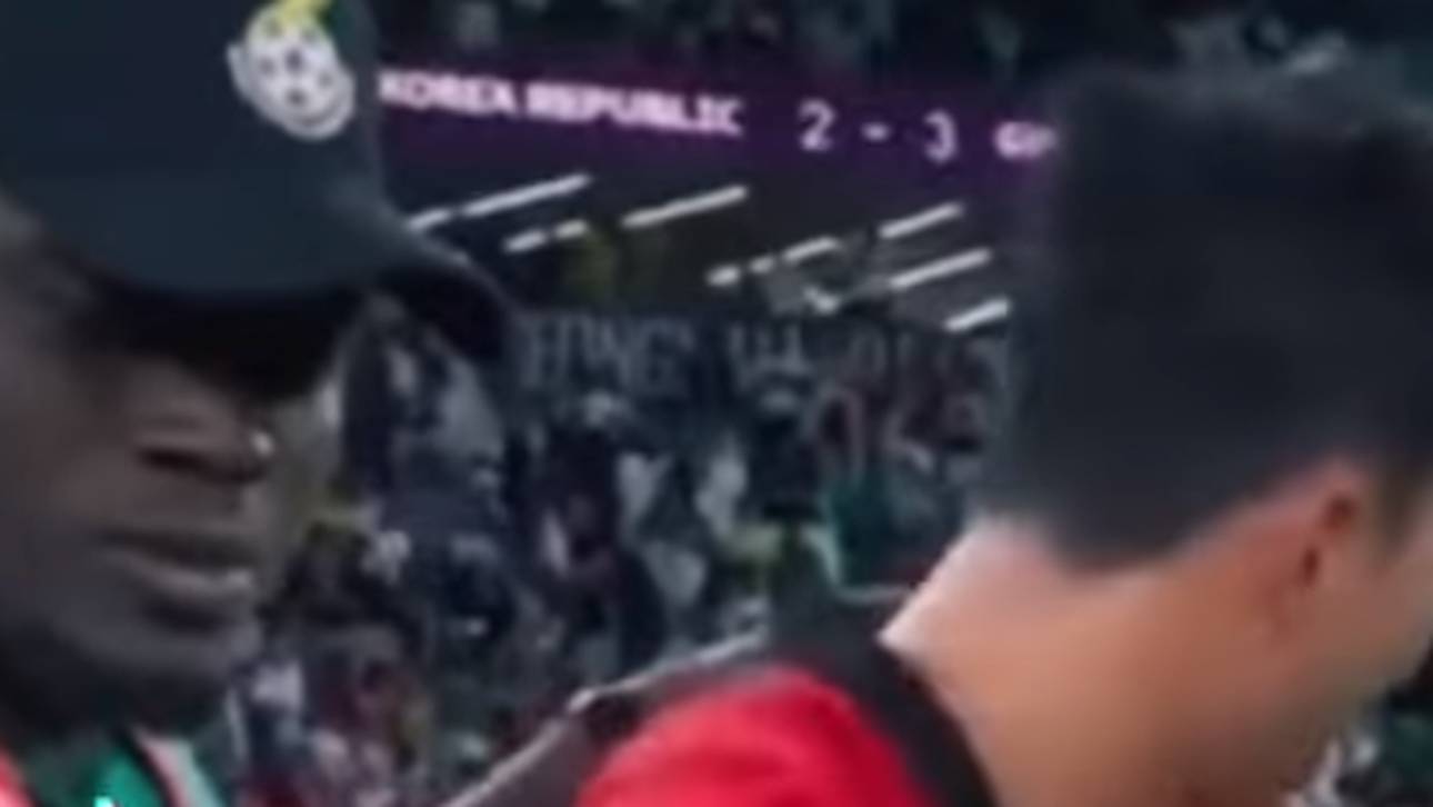 Ghanas Trainer schießt ein Foto mit weinenden Son Heung