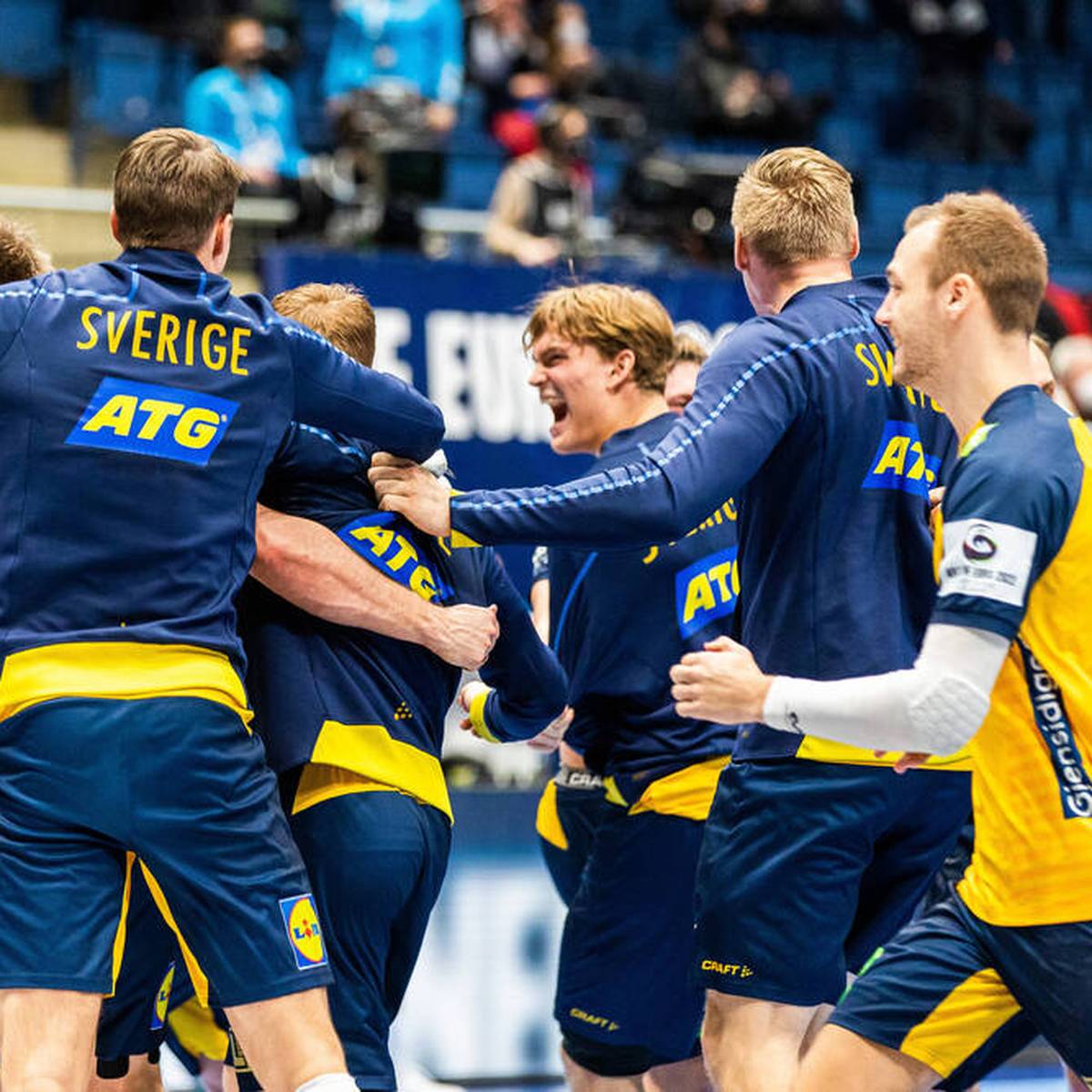 Schweden erreicht nach einem dramatischen Sieg gegen Rivale Norwegen im EM-Halbfinale. Während die Schweden feiern, reagieren Norwegens Spieler und Presse entsetzt. Ärger gibt es rund um Sagosen.
