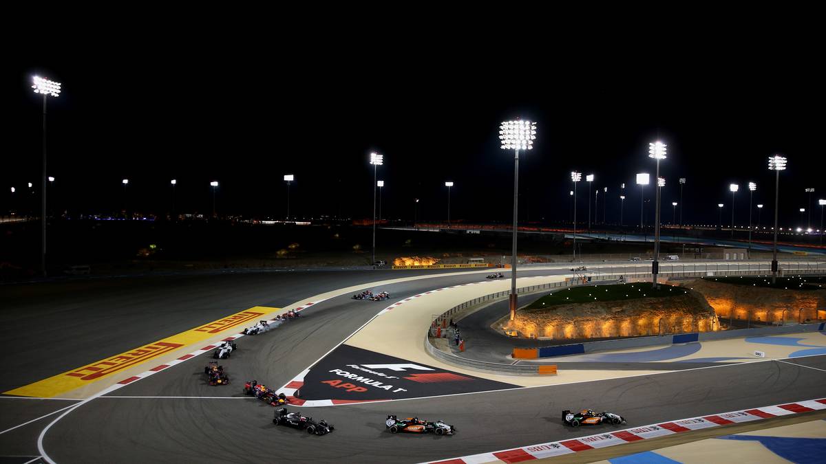 SACHIR/BAHRAIN, 19. April: Seit 2004 heulen die Motoren auf der arabischen Halbinsel. Letztes Jahr wurde das Rennen erstmals bei Dunkelheit und unter Flutlicht ausgetragen, der Sieger hieß wiederum Lewis Hamilton. Distanz: 308 Kilometer