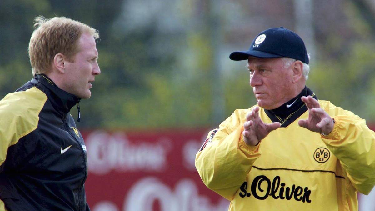 Lattek war prominentester Kopf einer Drei-Mann-Lösung: Der damals 65-Jährige wurde Chefcoach, der junge Matthias Sammer (l.) sein Berater, die tägliche Trainingsarbeit übernahm Assistent Uwe Neuhaus