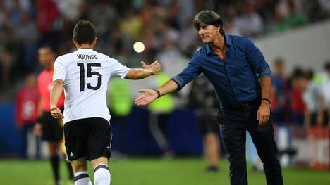 Bundestrainer Joachim Löw hat Amin Younes von Eintracht Frankfurt nach dessen starken Leistungen die Rückkehr zur Nationalmannschaft in Aussicht gestellt. 