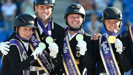 Die erste Goldmedaille der Reit-WM 2026 in Aachen geht an Deutschland: Das Team um Star-Reiterin Isabell Werth gewann vor Großbritannien und Dänemark.