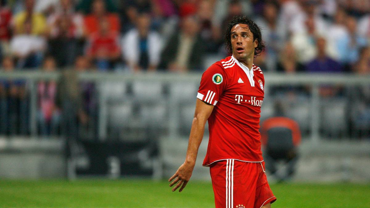 Luca Toni floh im Jahr 2009 in der Halbzeitpause nach der Auswechslung gegen Schalke aus dem Stadion, kritisierte dazu Trainer Louis van Gaal öffentlich. 25.000 Euro Geldstrafe und Suspendierung war die Folge, es war Tonis letztes Spiel für die Bayern 