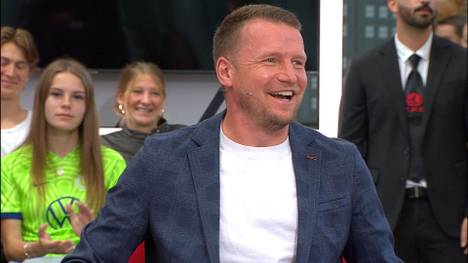 Im STAHLWERK Doppelpass zerspringt ein Glas eines Zuschauers. Florian König kann sich einen Spruch gegen Maik Franz nicht verkneifen.