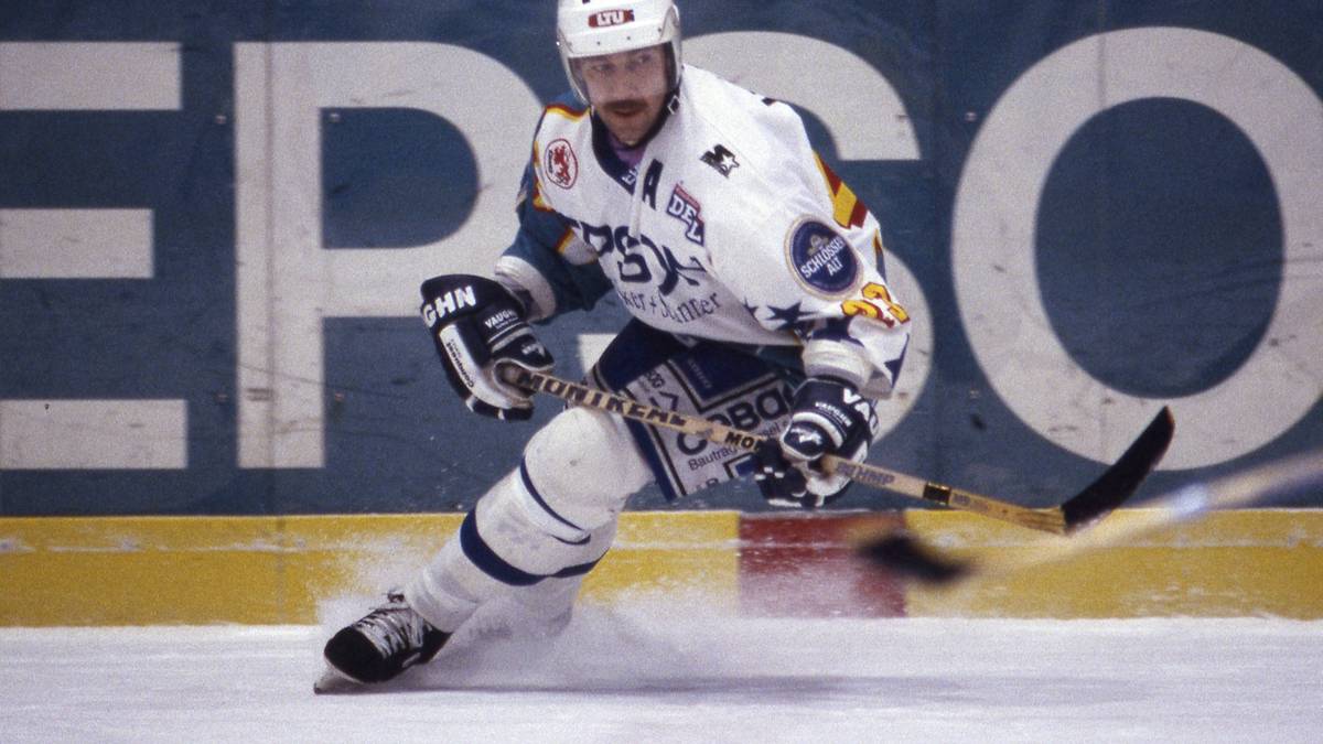 1995/96 - DÜSSELDORFER EG - Kölner Haie 3:1: In der zweiten DEL-Saison unterliegen die Domstädter jedoch dem Rivalen aus Düsseldorf nach vier Spielen. Für die DEG ist es insgesamt bereits der achte Eishockey-Meistertitel - ein bis heute geltender Rekord