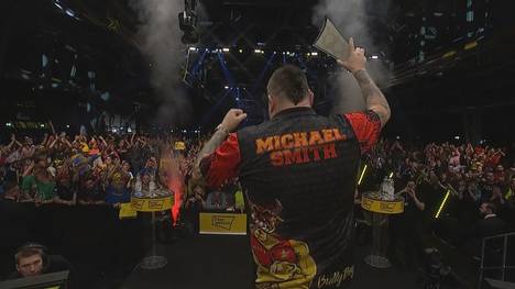 Weltmeister Michael Smith lässt Nathan Aspinall in einem spannenden Finale keine Chance und gewinnt den German Darts Grand Prix in München.