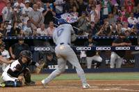 Der Baseball-Superstar Shohei Ohtani hat im Spiel der Los Angeles Dodgers bei den Miami Marlins möglicherweise einen Rekord für die Ewigkeit aufgestellt. Als erster Spieler in der Historie schaffte er in einer Saison 50 Homeruns und 50 Steals.